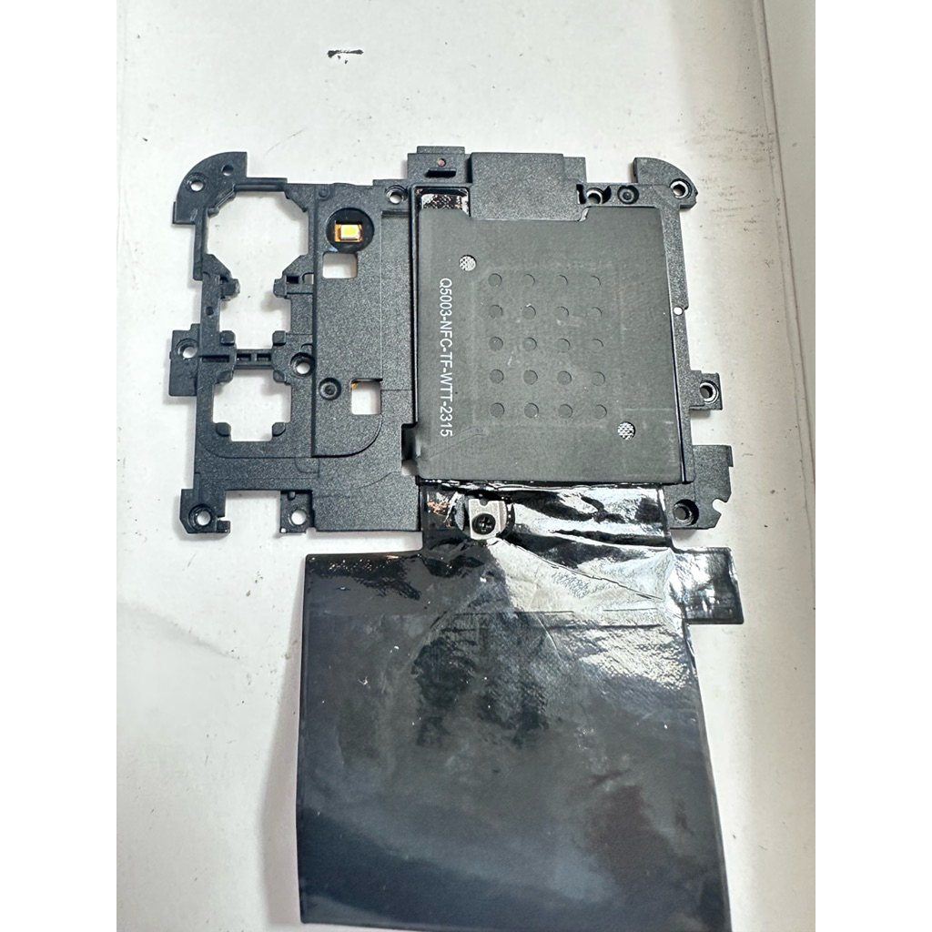 Nắp đậy main kèm cáp đèn flash  Nokia G42 (5G) -Hàng zin bóc máy