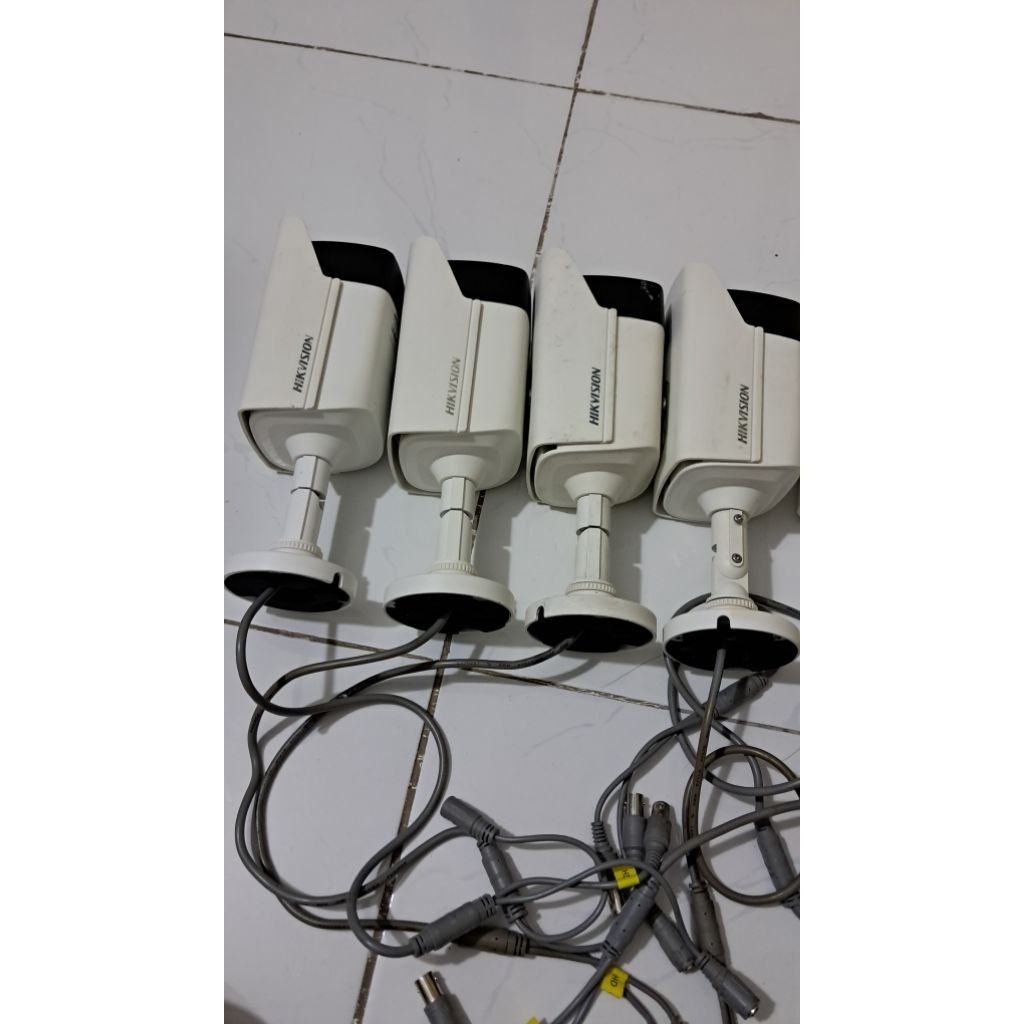 Camera Analog Hikvision cũ(giá 1 cái).Camera Analog Hikvision 2.0mp thân ngoài trời hồng ngoại 40m đ