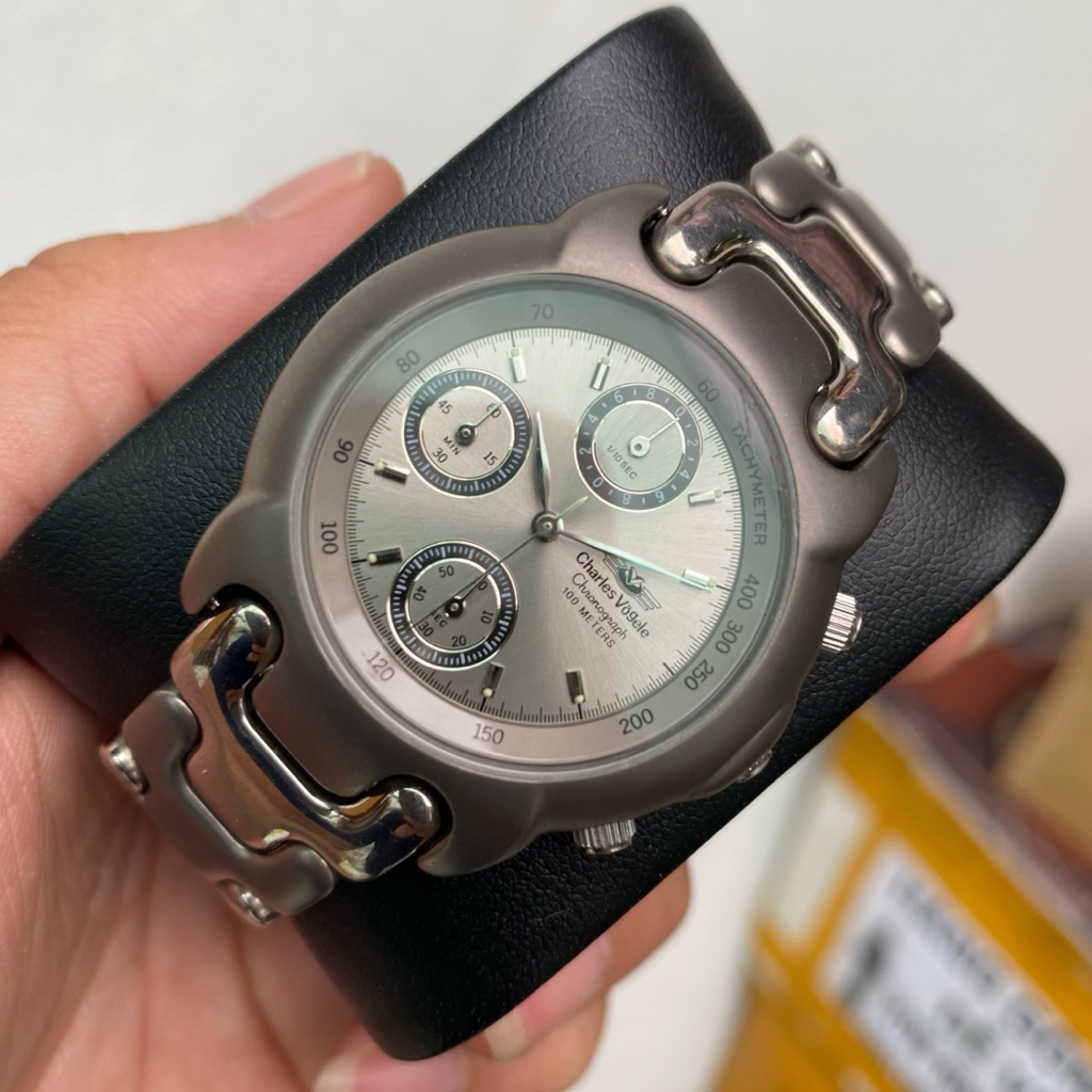 𝗖𝗛𝗔𝗥𝗟𝗘𝗦 𝗩𝗢𝗚𝗘𝗟𝗘 𝗤𝗨𝗔𝗥𝗧𝗭 Titanium Xám Nam