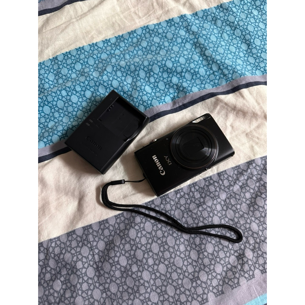 Máy ảnh Canon ixy 650