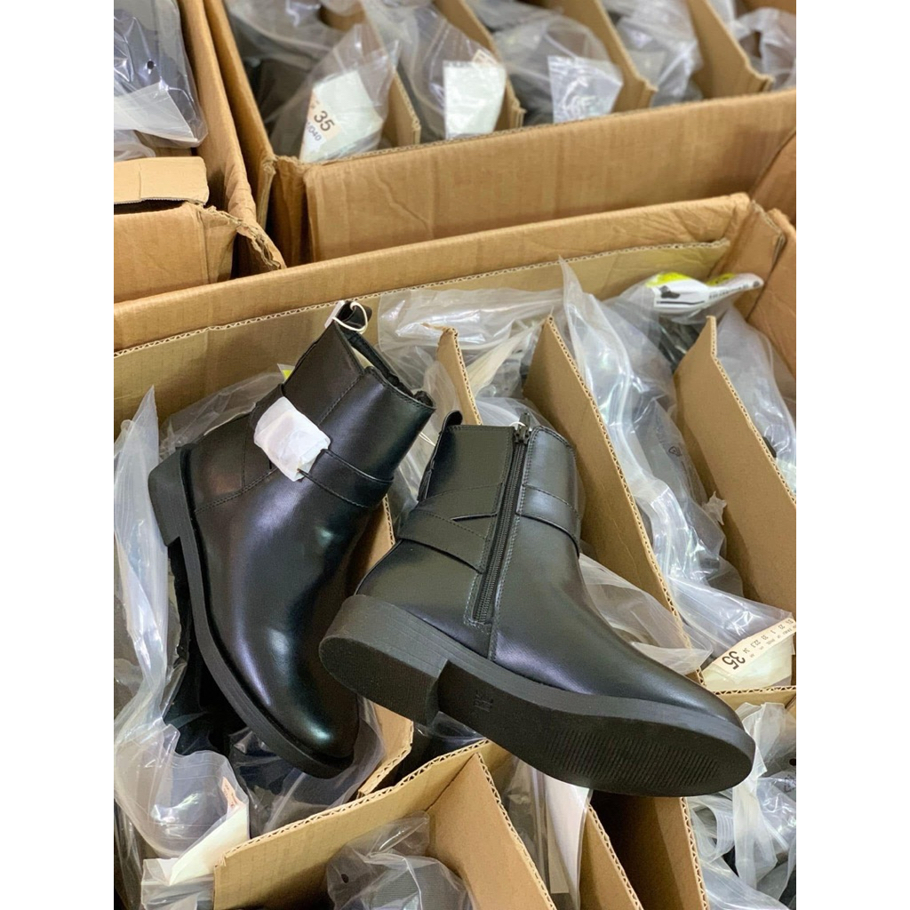 Bốt Zara Auth 100%, giá tag 29,95euro