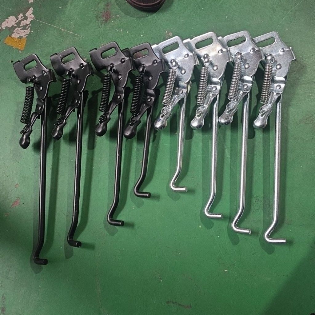 Chân chống có khóa lắp xe đạp học sinh Mi ni inox mạ và đen tĩnh điện cực sang
