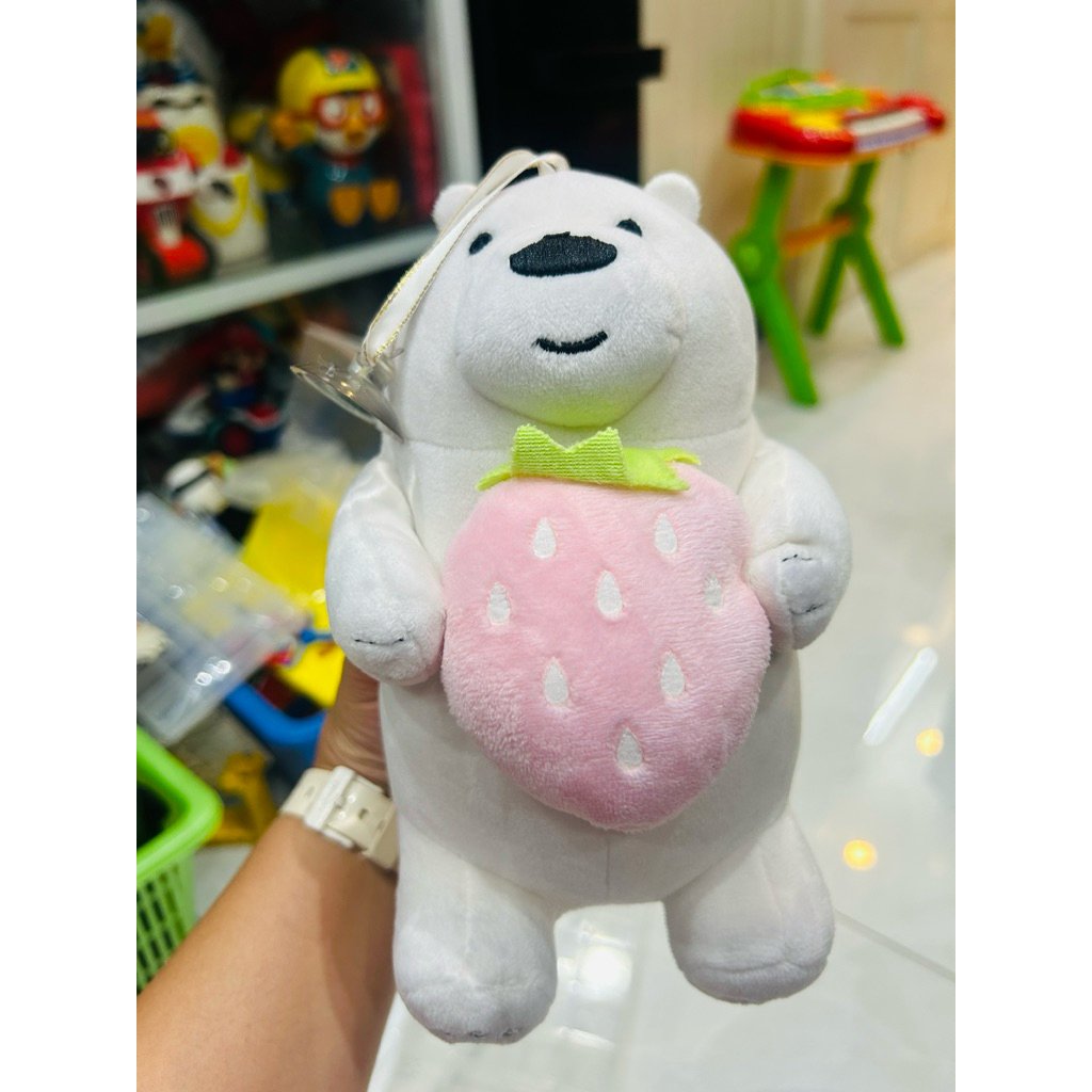 Mô hình bằng bông Gấu Ice Bear We Bare Bear Pegang Strawberry ( Hàng 2nd)