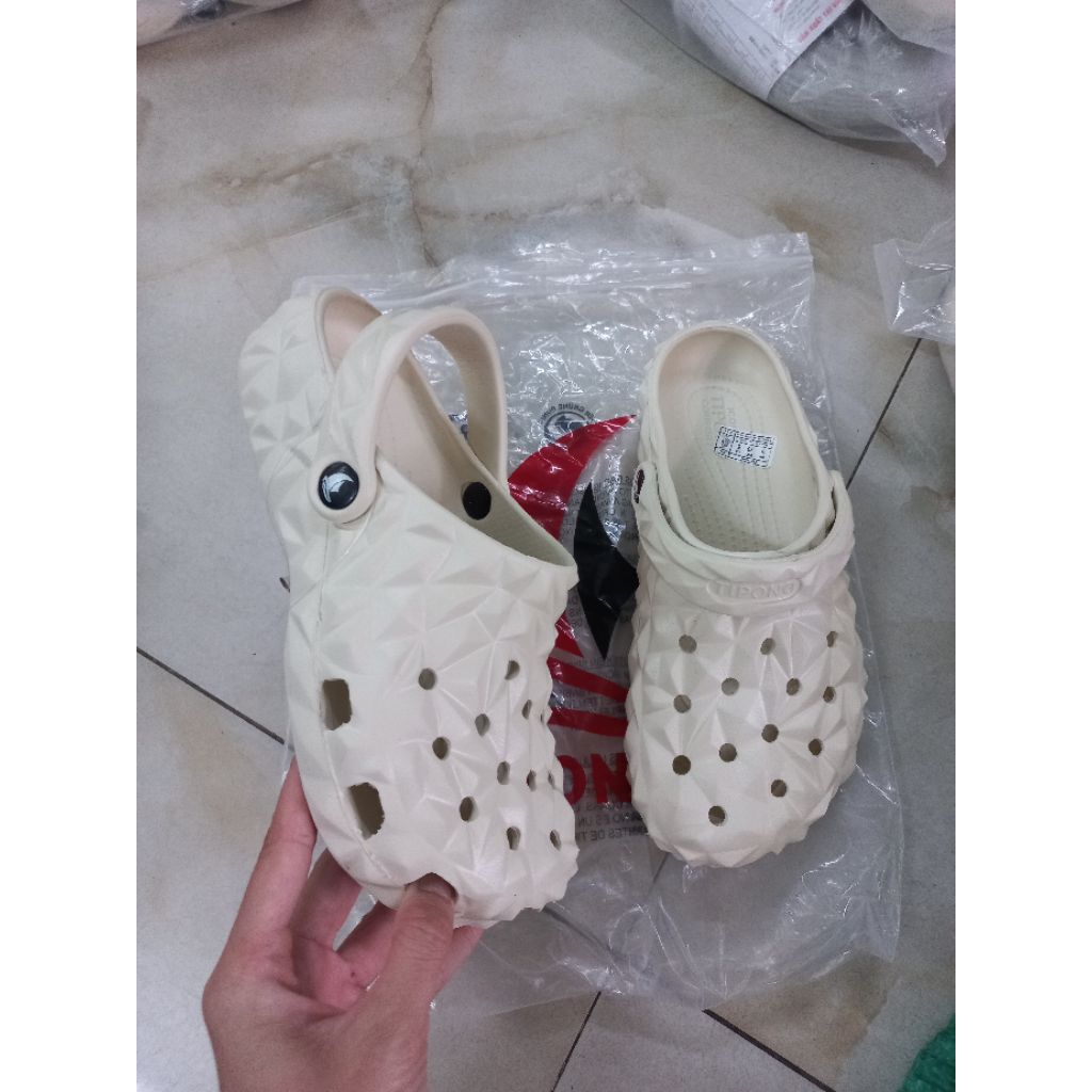 Dép nhựa bít mũi tipono không kèm charm