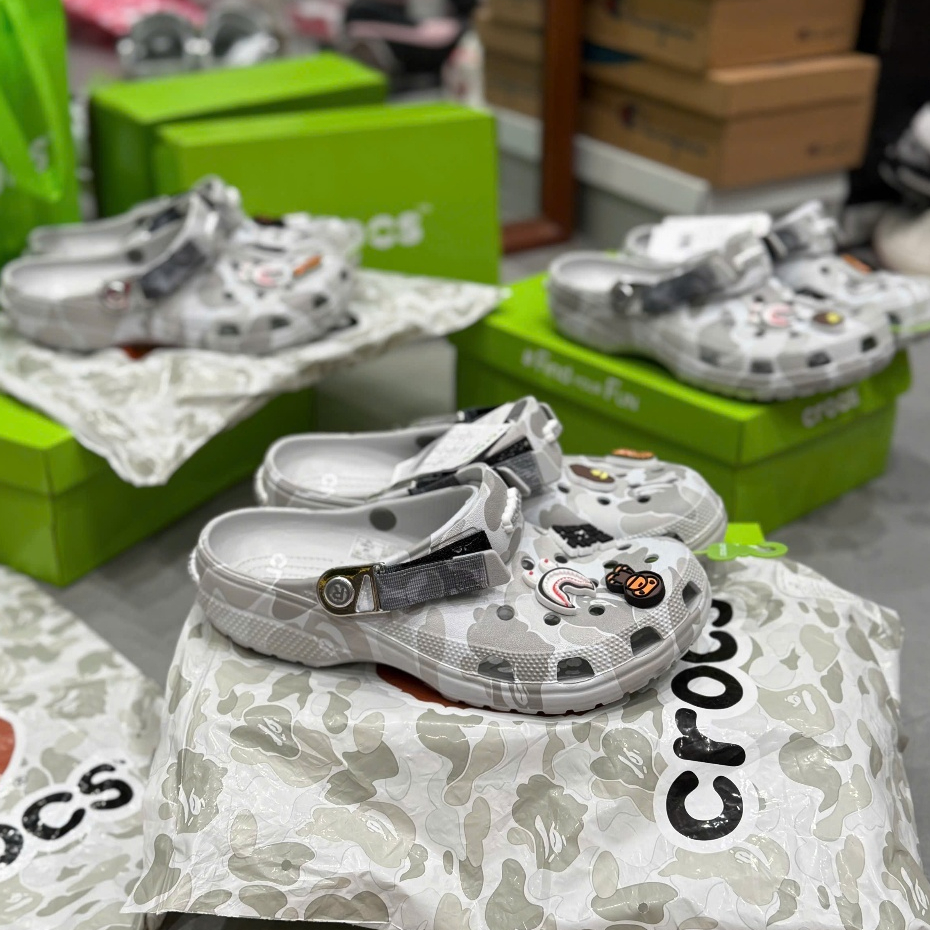 [Sale Chính Hãng] Dép Crocs x Bape Xám Lông Chuột Siêu Đẹp Dành Cho Cả Nam Và Nữ - Fullbox
