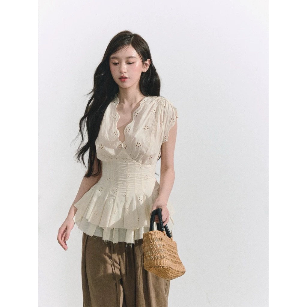 [OIOI ESSE] Áo kiểu nữ cổ V sâu dệt hoa ôm eo – áo croptop cut-out phong cách Pháp mùa hè