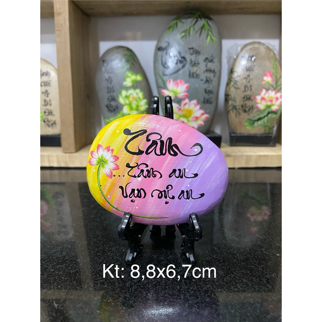 Hòn đá Tâm an vạn sự an tặng kèm đế trưng bày