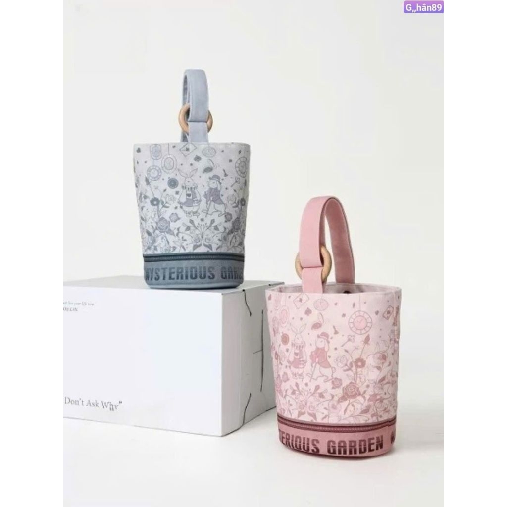 ​[PREMIUM] Túi Cầm Tay Canvas Dáng Xô Alice In Wonderland – Thiết Kế Độc Quyền CoSo, Nhỏ Gọn & Tiện 