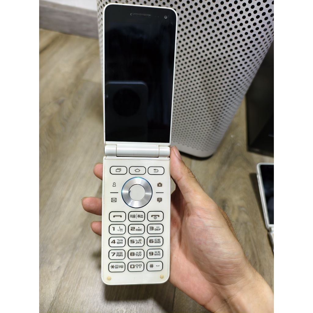 Điện thoại Nắp gặp Samsung Folder 2 Trắng 2019 97% (2/32)