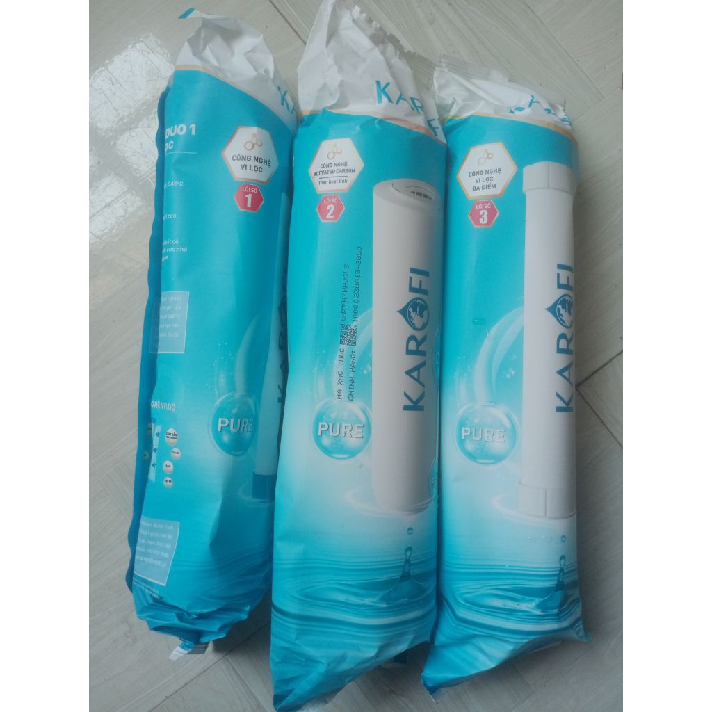Bộ lõi lọc nước hiệu KAROFI. Bộ gồm 3 lõi, lõi số 1, lõi số 2 và lõi số 3. Hàng KAROFI chính hãng.