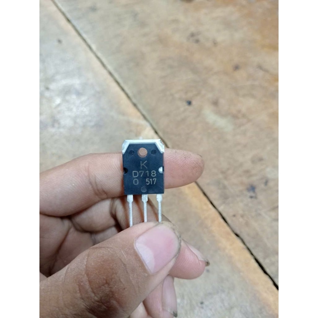 Combo 100 Transistor D718 (2SD718) NPN Công Suất Cao – Linh Kiện Âm Thanh, Ổn Định, Giá Tốt