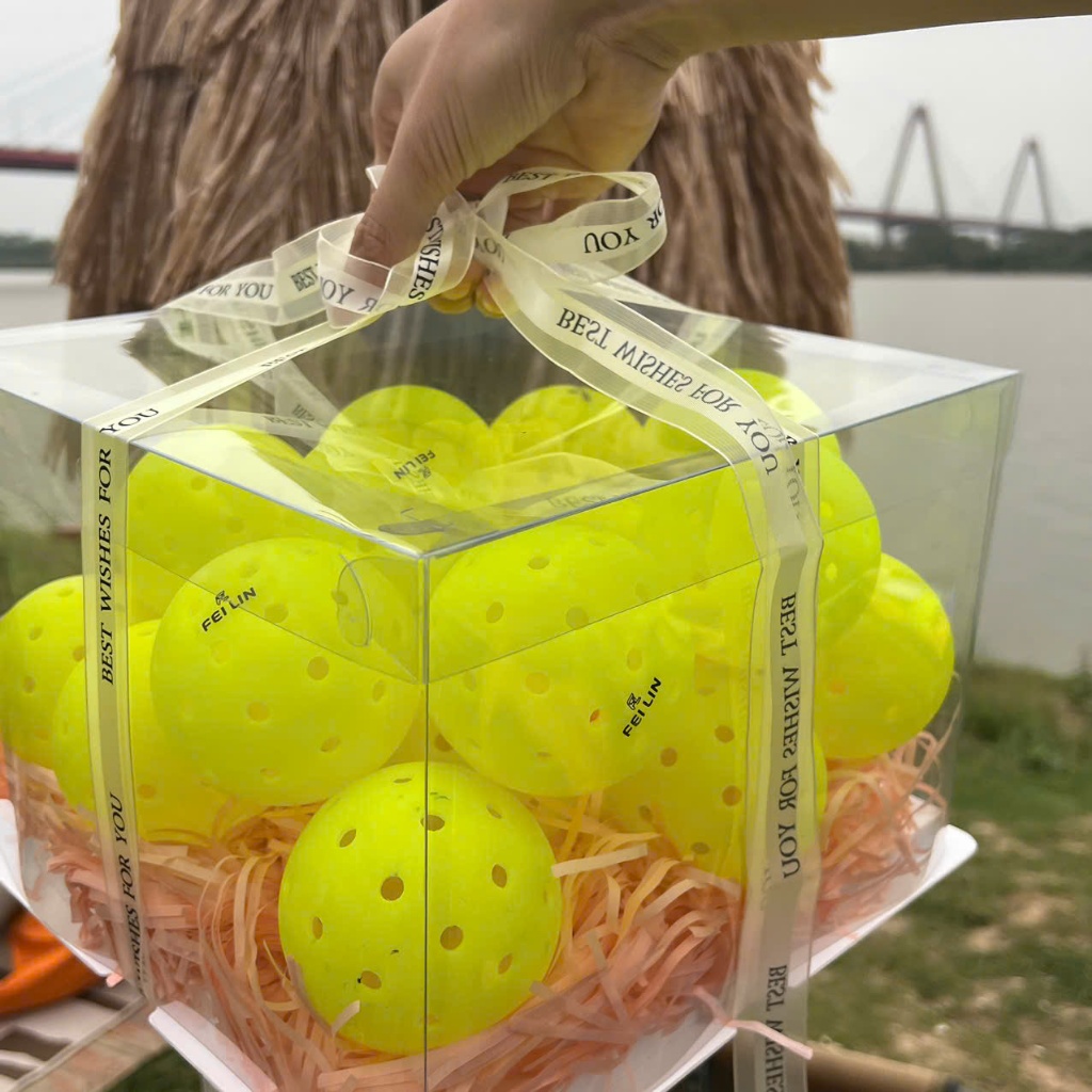 Set quà tặng độc đáo gồm bóng Pickleball 48 lỗ FelLin +hộp mica trong suốt+giấy trang trí