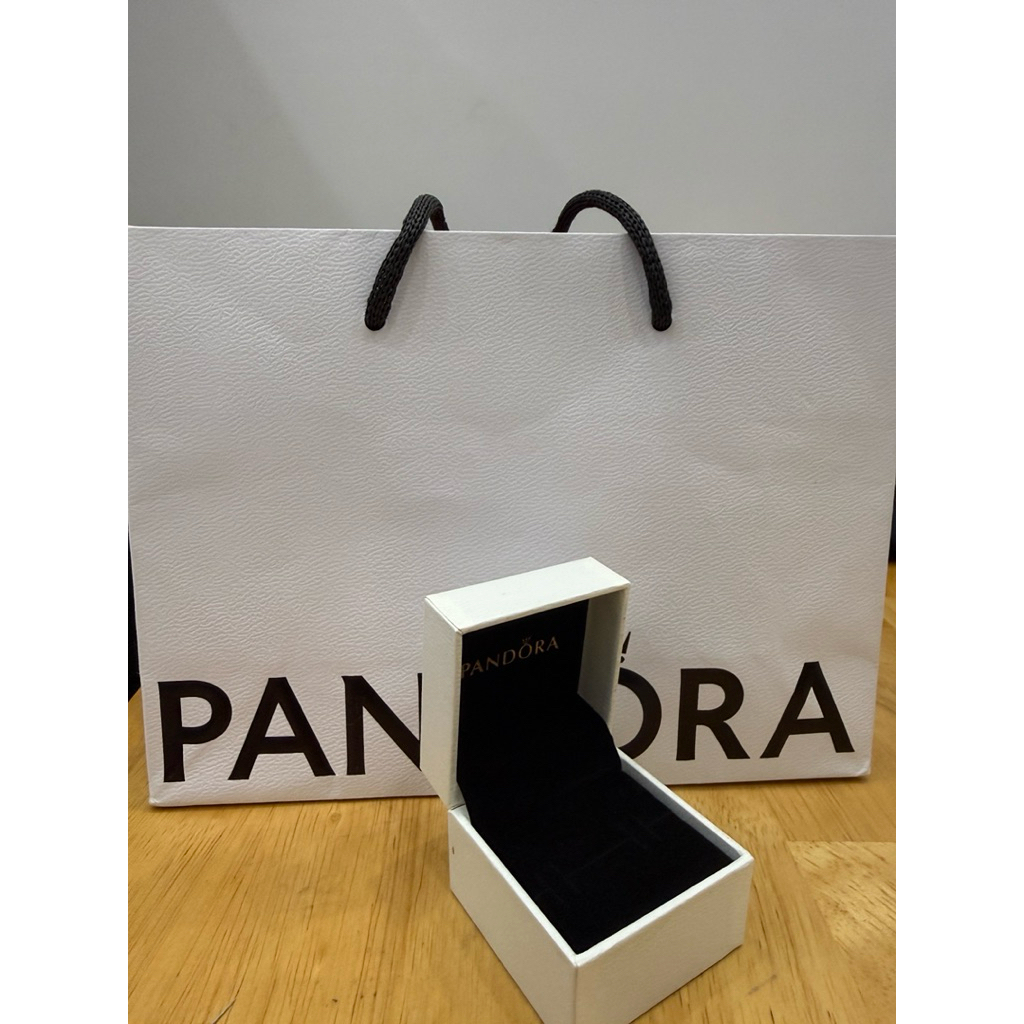 HỘP NHẪN VÀ CHARM PANDORA