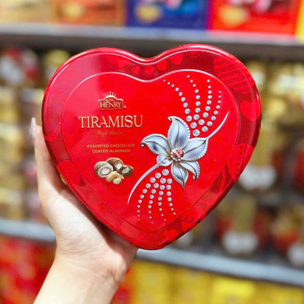Combo 2 Hộp socola hạnh nhân King Henry Tiramisu hình trái tim 90gr (giao màu ngẫu nhiên)
