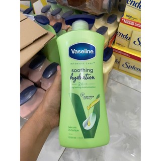 Sữa dưỡng thể dưỡng trắng da Vaseline 725ml