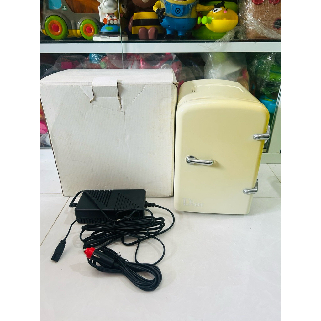 Tủ lạnh mini đựng mỹ phẩm Sheffield Portable Mini Fridge and Warmer ( Hàng 2nd)