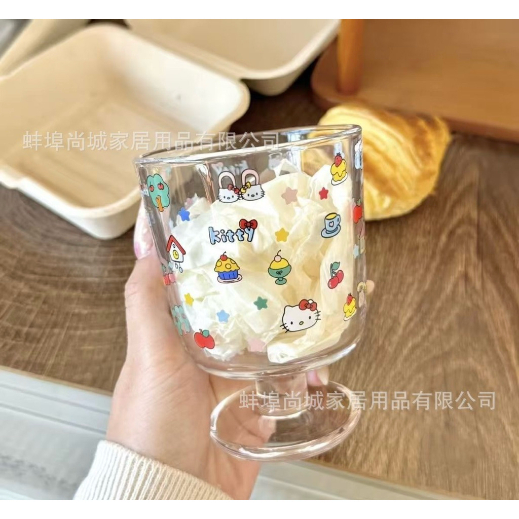 ly nước hello kitty dễ thương ly có đế