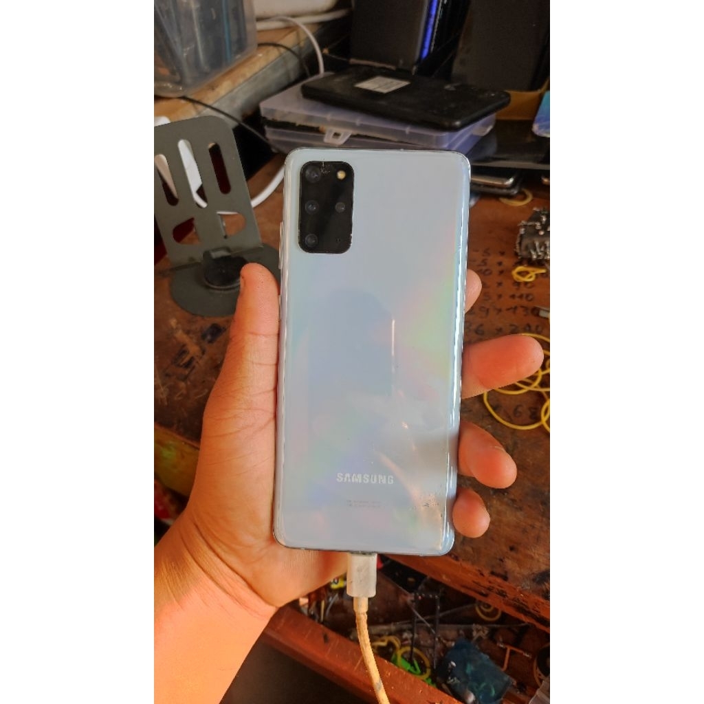Điện thoain samsung s20 plus 12/256 bản hàn cũ rẻ như xác