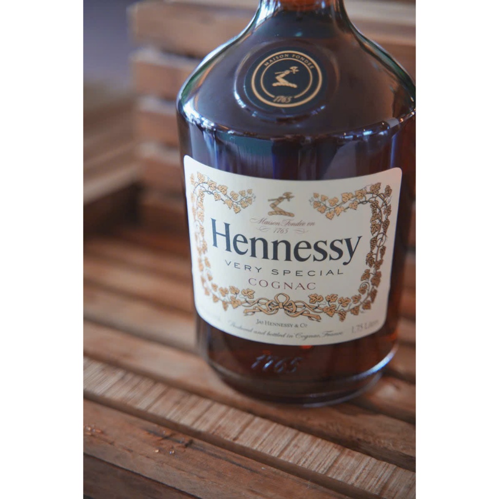 Hennessy VS 1.75L Cognac Cao Cấp Chai Lớn Tiệc Tùng Quà Tặng Sang Trọng