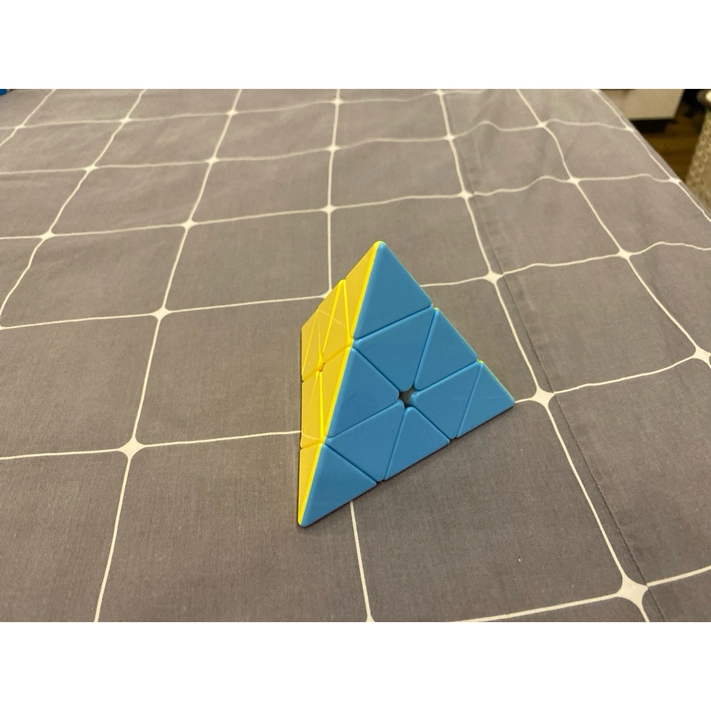 Rubik pyraminx