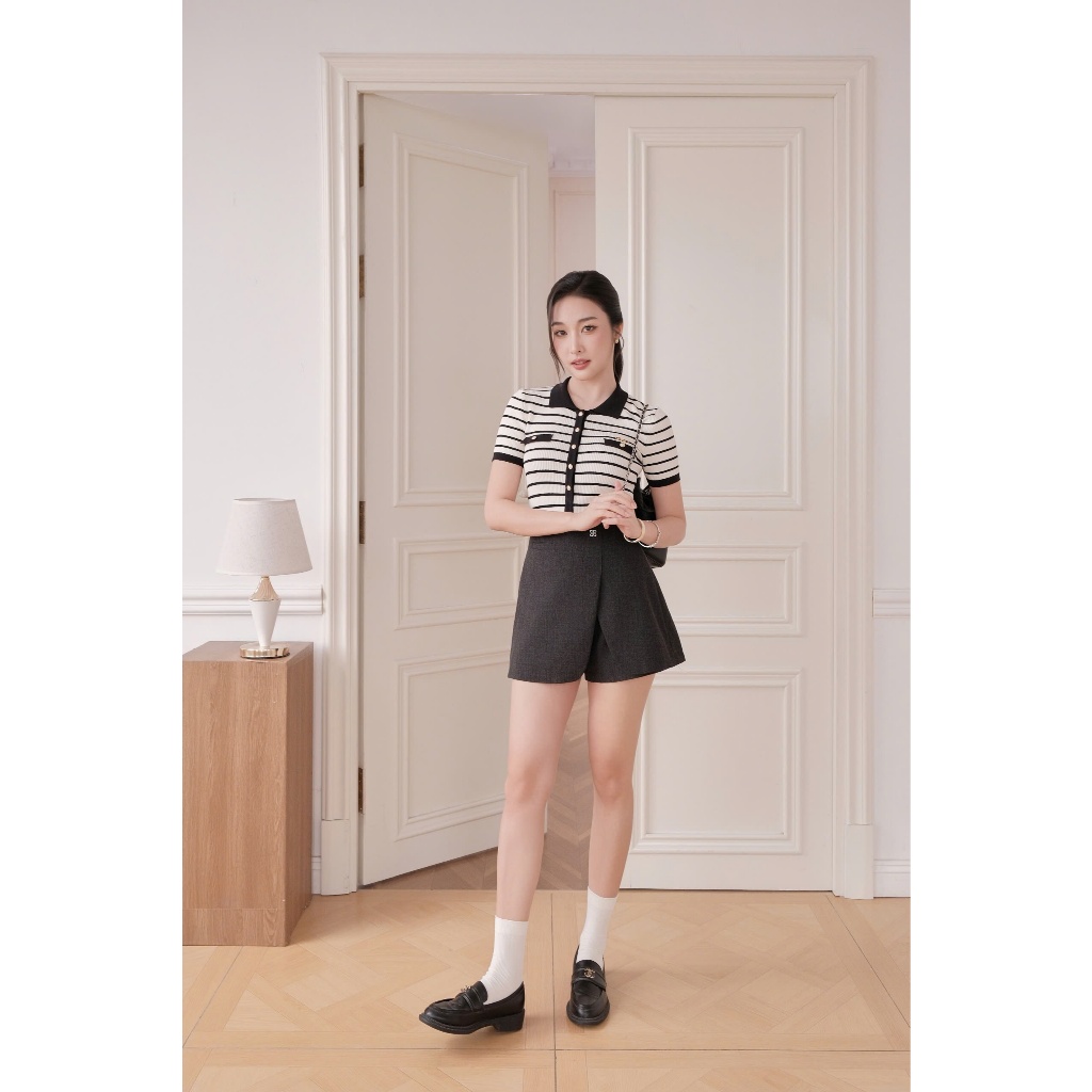 (𝐓𝐡𝐞 𝐔𝐩𝐰𝐢𝐧𝐝 𝐊𝐢𝐭𝐞) Áo dệt kim trắng kẻ đen 2 nắp có cổ, form basic thanh lịch thời trang Calie AF202 | BigBuy360 - bigbuy360.vn
