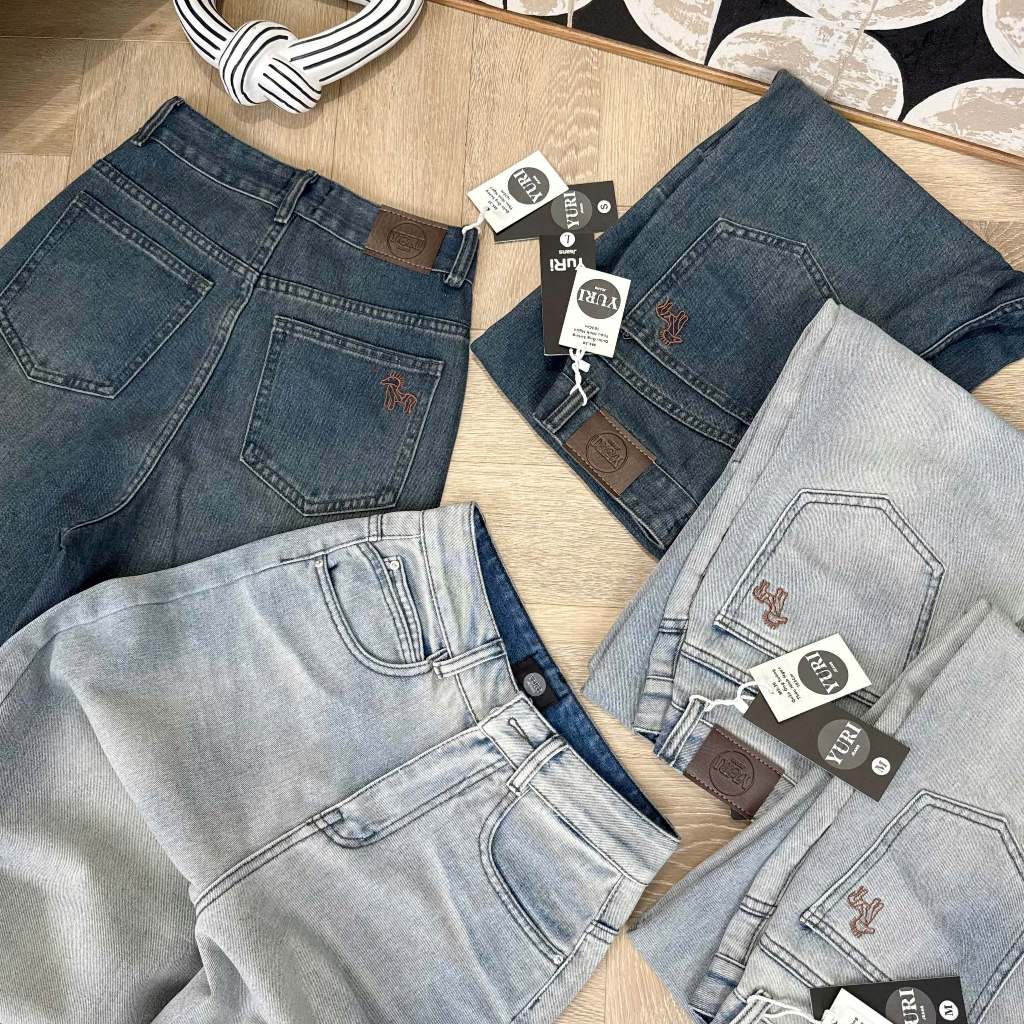 YURI JEANS -( Mã30) Quần Jean Nữ Ống Suông Thêu Ngựa Túi Sau Mã30