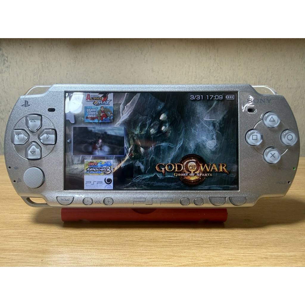 Máy game PSP 2000 hack  + thẻ 16Gb có game và kèm sạc