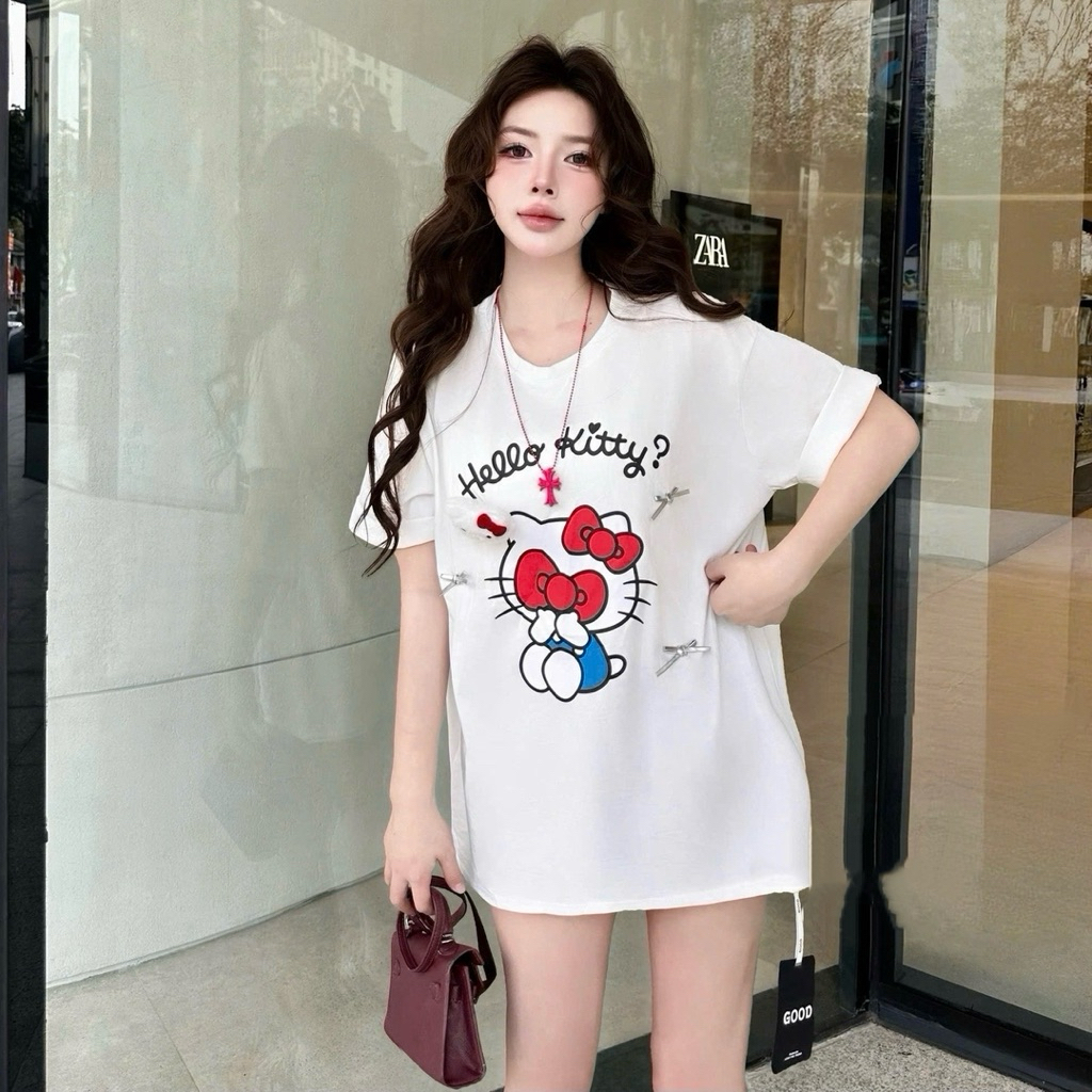 𝐦𝐢𝐤𝐢𝐬.𝐬𝐭𝐨𝐫𝐞 [ SẴN ] TEE KITTY FOM RỘNG HÀNG QC L1 (kèm bông kitty cài áo)