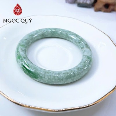 Vòng cẩm thạch A - Vòng cẩm thạch liền khối bản tròn và hẹ xanh táo điểm lý type A - Ngọc Quý