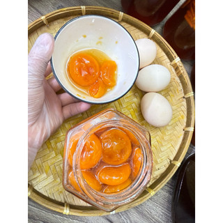 Lòng đỏ trứng gà ngâm mật ong