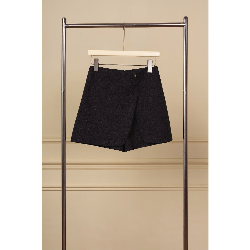 (𝐓𝐡𝐞 𝐔𝐩𝐰𝐢𝐧𝐝 𝐊𝐢𝐭𝐞) Quần short dạ mã lai vạt chồng, form basic dễ mix đồ, trẻ trung năng động thời trang nữ Calie QS057 | BigBuy360 - bigbuy360.vn