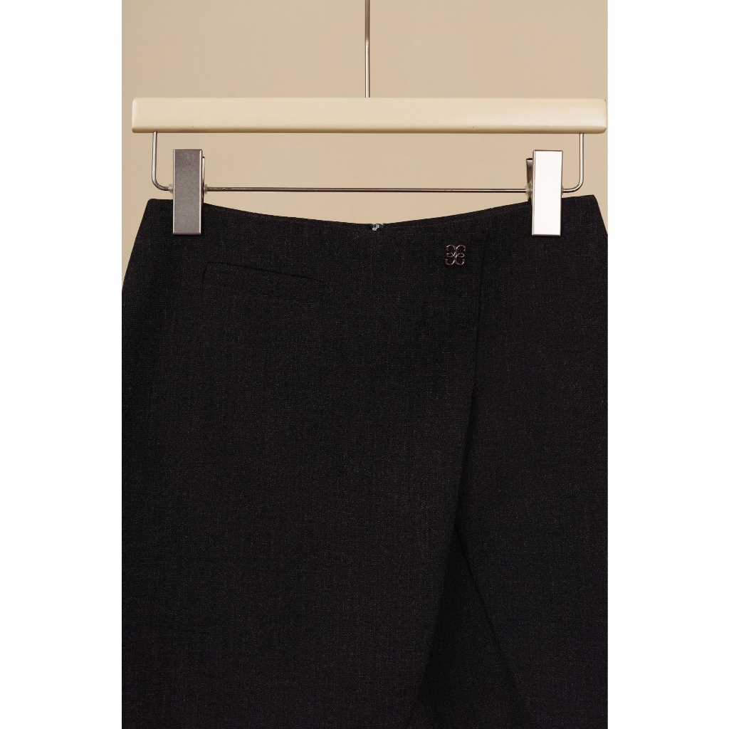 (𝐓𝐡𝐞 𝐔𝐩𝐰𝐢𝐧𝐝 𝐊𝐢𝐭𝐞) Quần short dạ mã lai vạt chồng, form basic dễ mix đồ, trẻ trung năng động thời trang nữ Calie QS057 | BigBuy360 - bigbuy360.vn