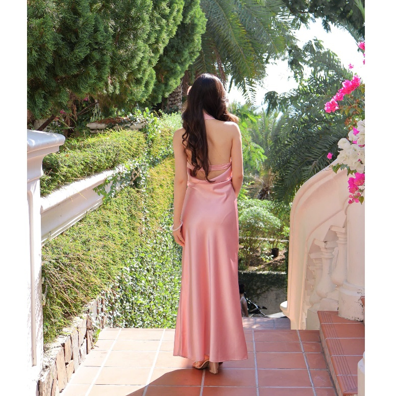 Đầm Lụa Dáng Dài Kiểu Cổ Yếm Thắt Nơ Hở Lưng Chất Lụa Nhũ Mềm La Boutique SS26 - DD005-2604LAT | BigBuy360 - bigbuy360.vn