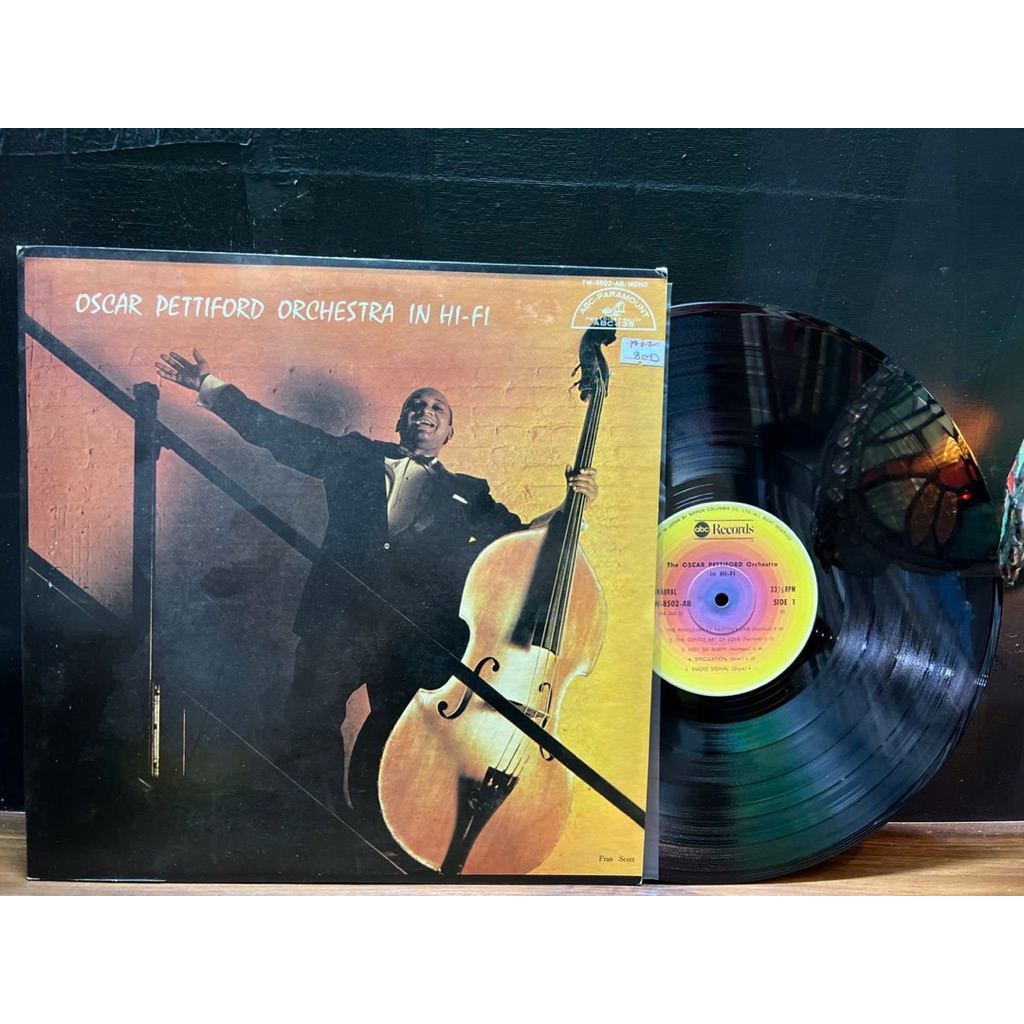 Đĩa than vinyl nhạc jazz: của nghệ sĩ jazz Oscar Pettiford.  Album : Oscar Pettiford Orchestra In Hi