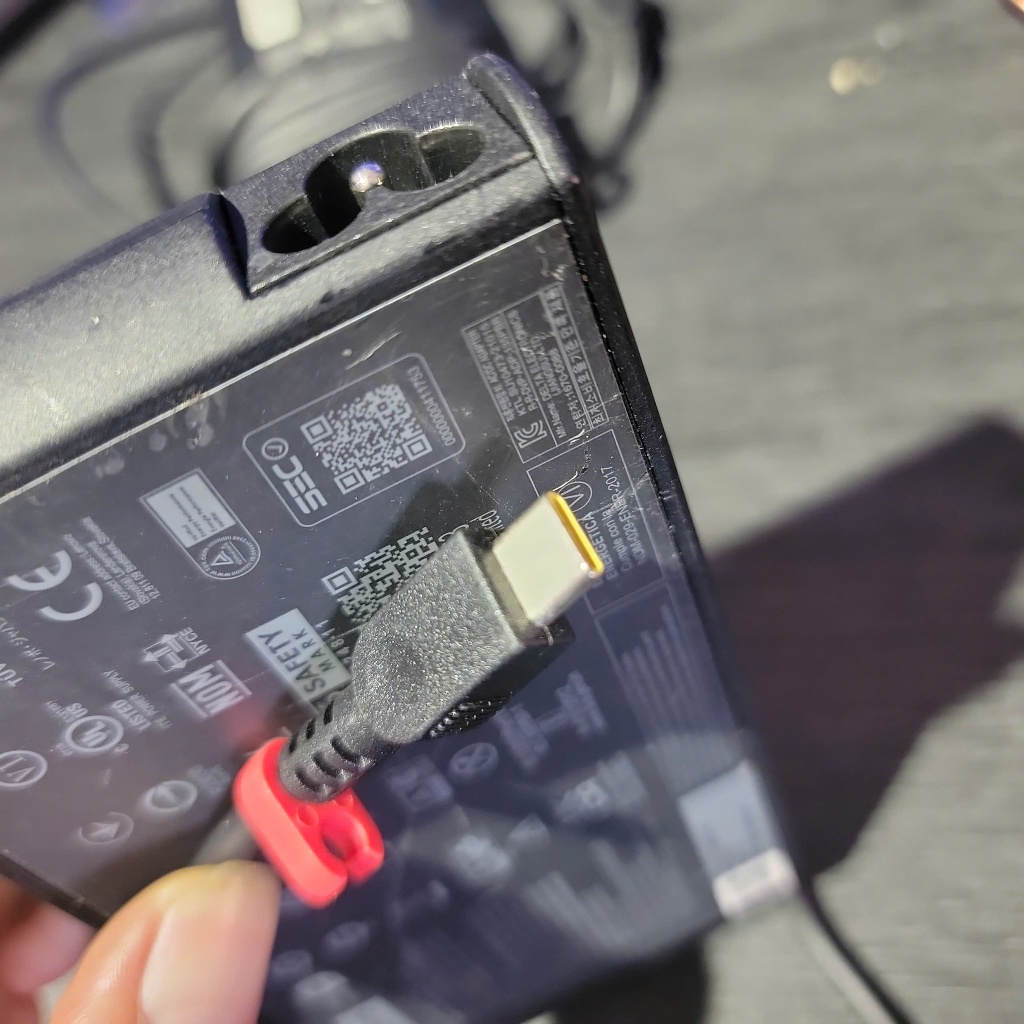 Lenovo 135W Type-C chính hãng, hàng tháo máy. không bán hàng Fake.