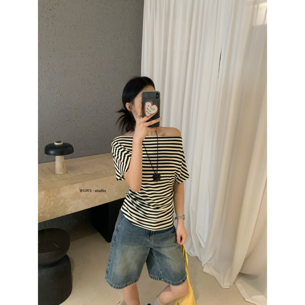 Áo Thun Trễ Vai Nữ Kẻ Sọc WGWE Studio Tay Ngắn – Form Ôm Nhẹ Tôn Dáng, Gợi Cảm 8714 | BigBuy360 - bigbuy360.vn