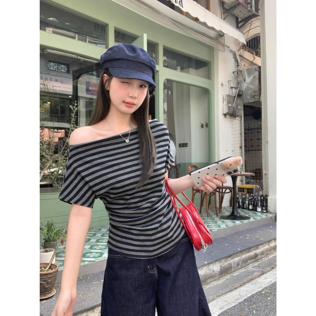 Áo Thun Trễ Vai Nữ Kẻ Sọc WGWE Studio Tay Ngắn – Form Ôm Nhẹ Tôn Dáng, Gợi Cảm 8714 | BigBuy360 - bigbuy360.vn