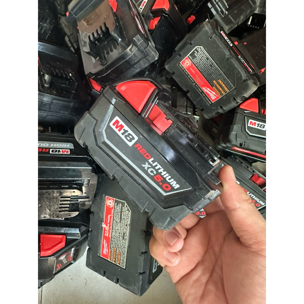 Vỏ Pin milwaukee M18 5Ah 18650. Vỏ zin hãng tem zin hãng. Hàng bãi tuyển lựa đẹp 95% hơn.