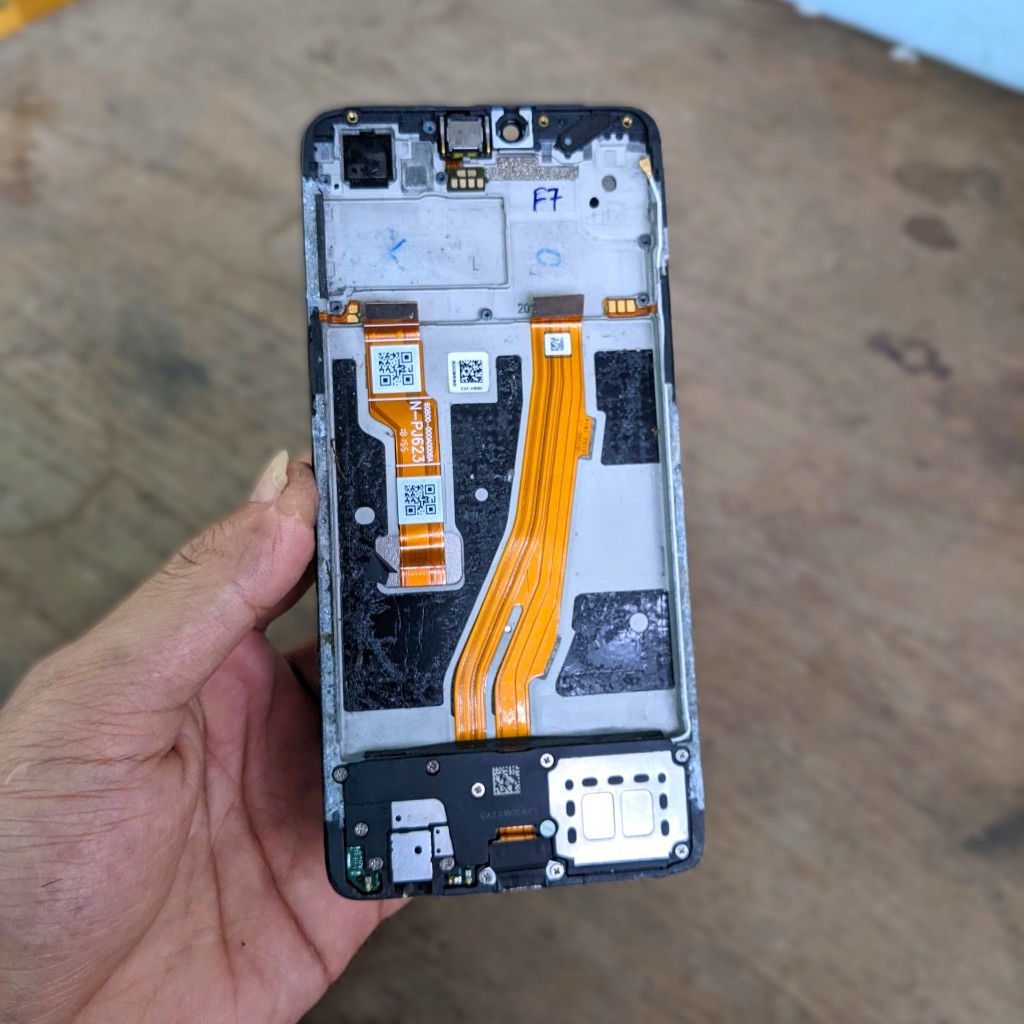 Xác Oppo F7 (CPH1819) hư màn,không MAIN không vỏ lấy linh kiện - Khung sườn / Loa ngoài Oppo F7.