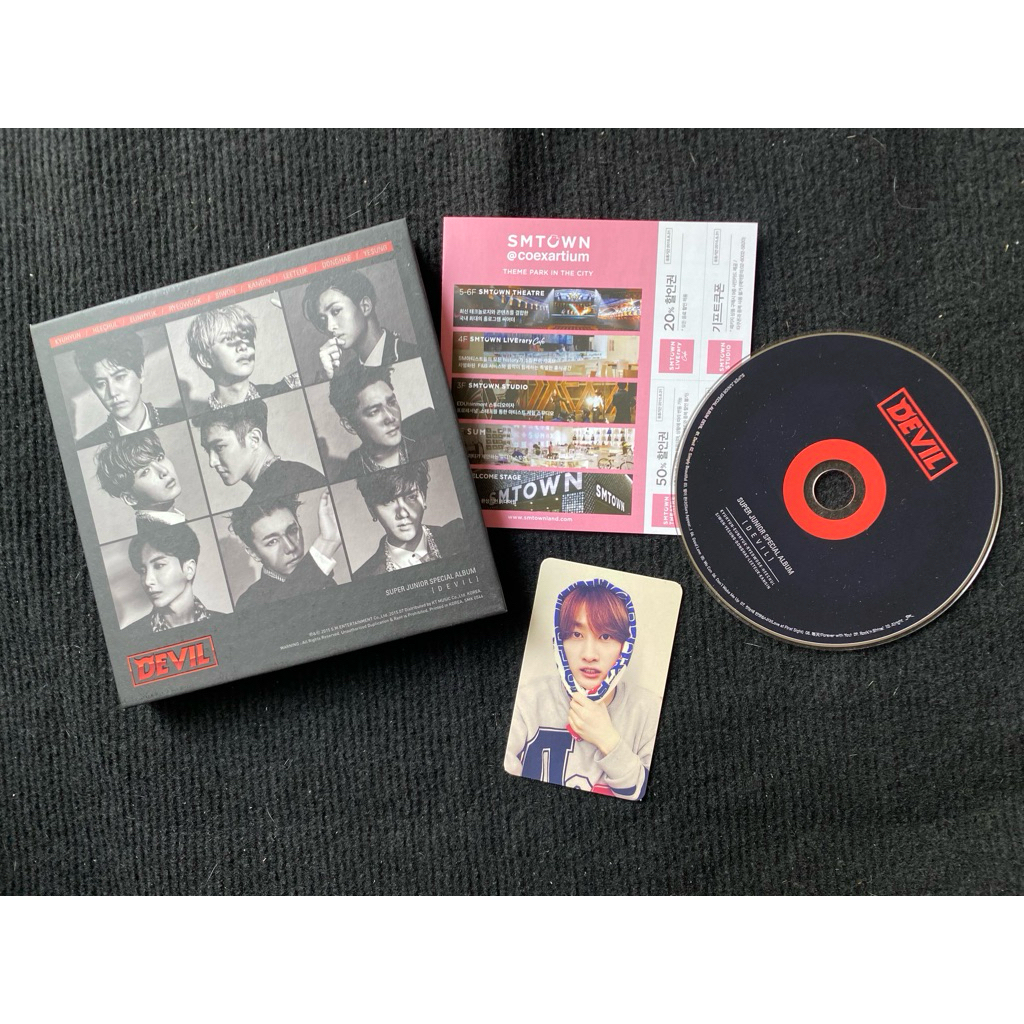 Super junior album Devil đã khui seal, bao gồm cd photocard Eunhyuk photobook như hình.