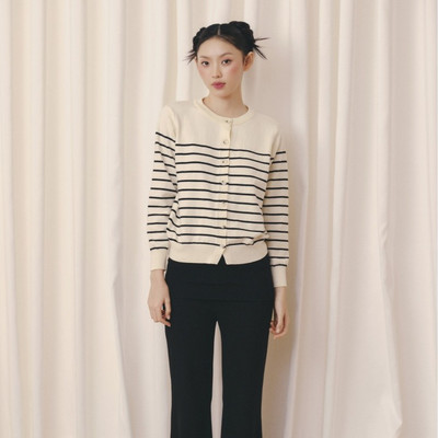 Áo len OLV cardigan kẻ sọc trẻ trung Ivory Striped Buttoned Knit Top phù hợp dịp thu đông OLV
