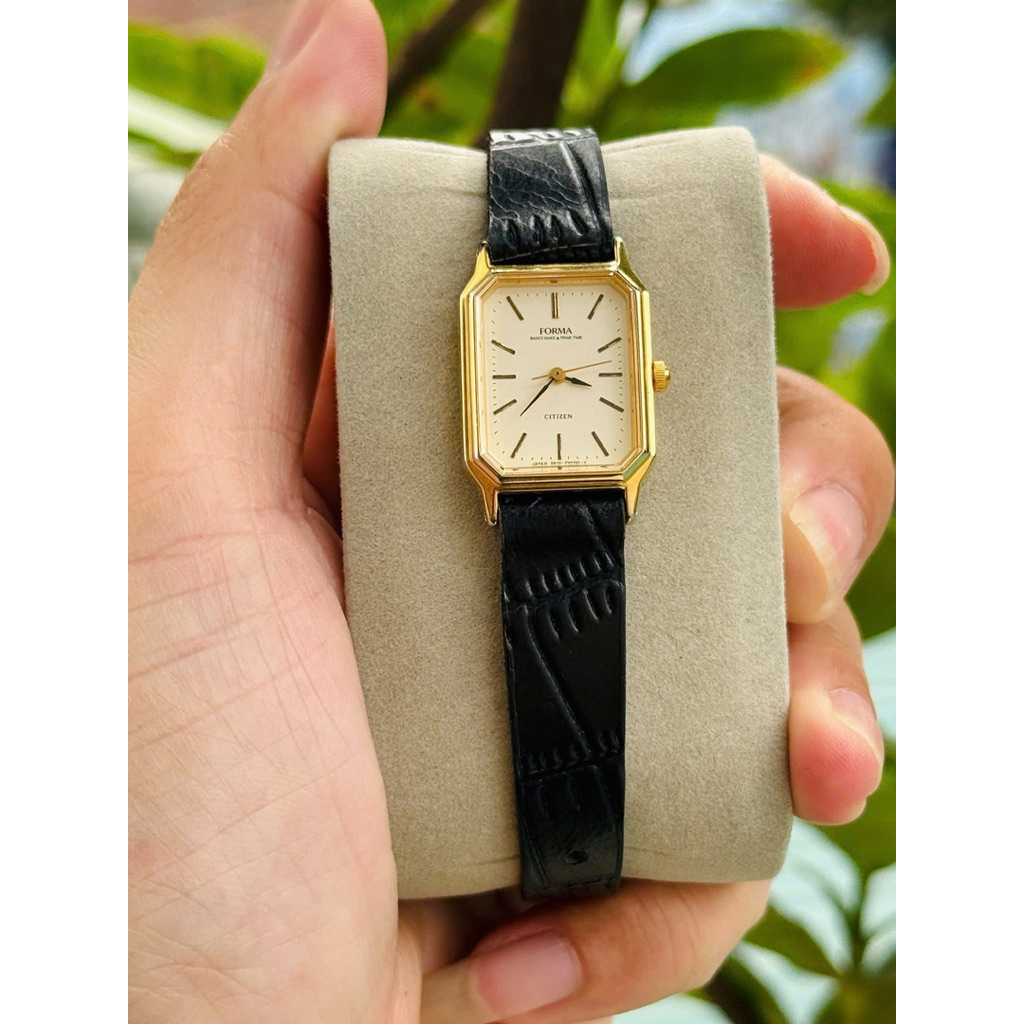 Đồng hồ Nữ Tank Citizen Forma quartz kính saphia, mặt trắng ánh vàng