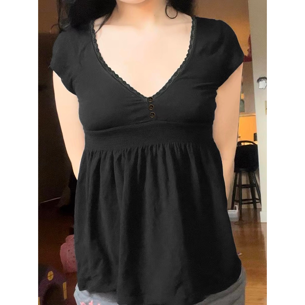 Áo đen cổ V trơn phối nút style y2k phù hợp cho nữ