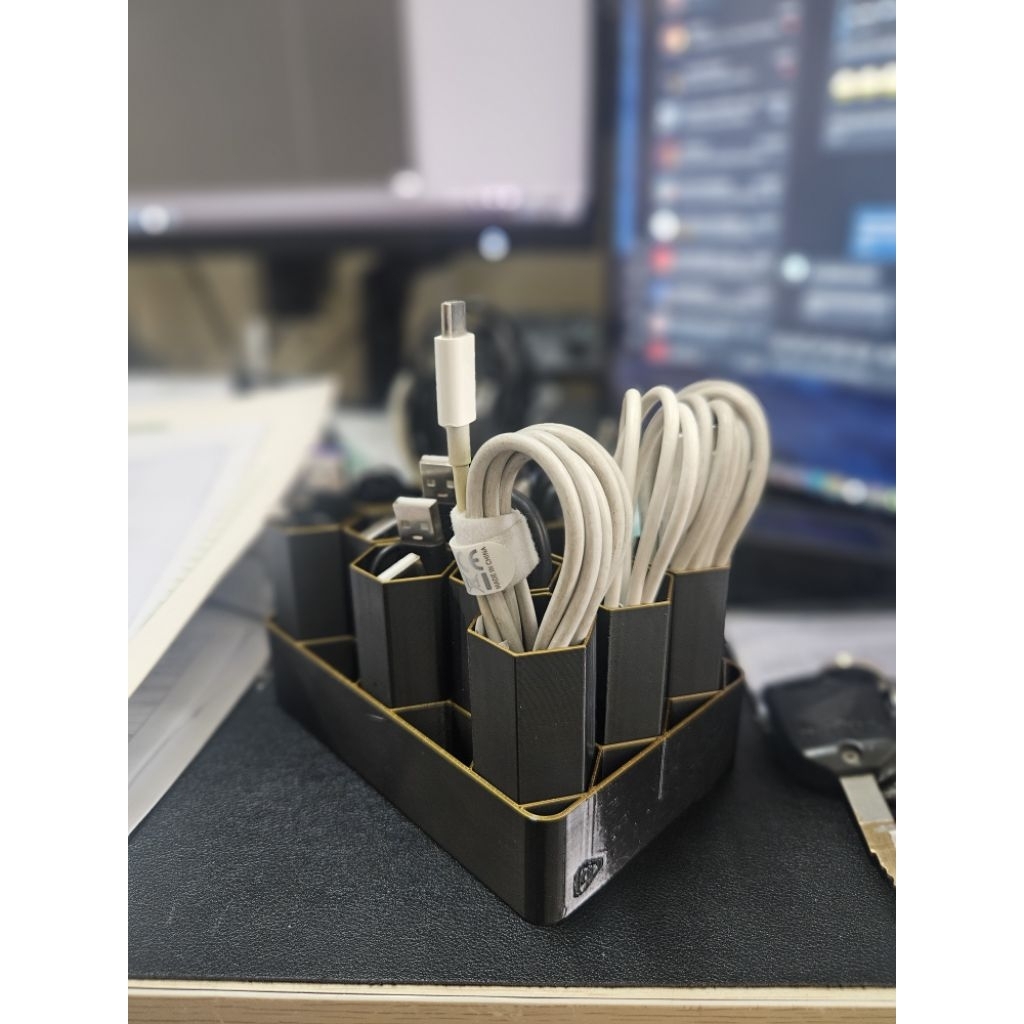 Hộp đựng bút wukong style, hộp đựng cable wukong style.