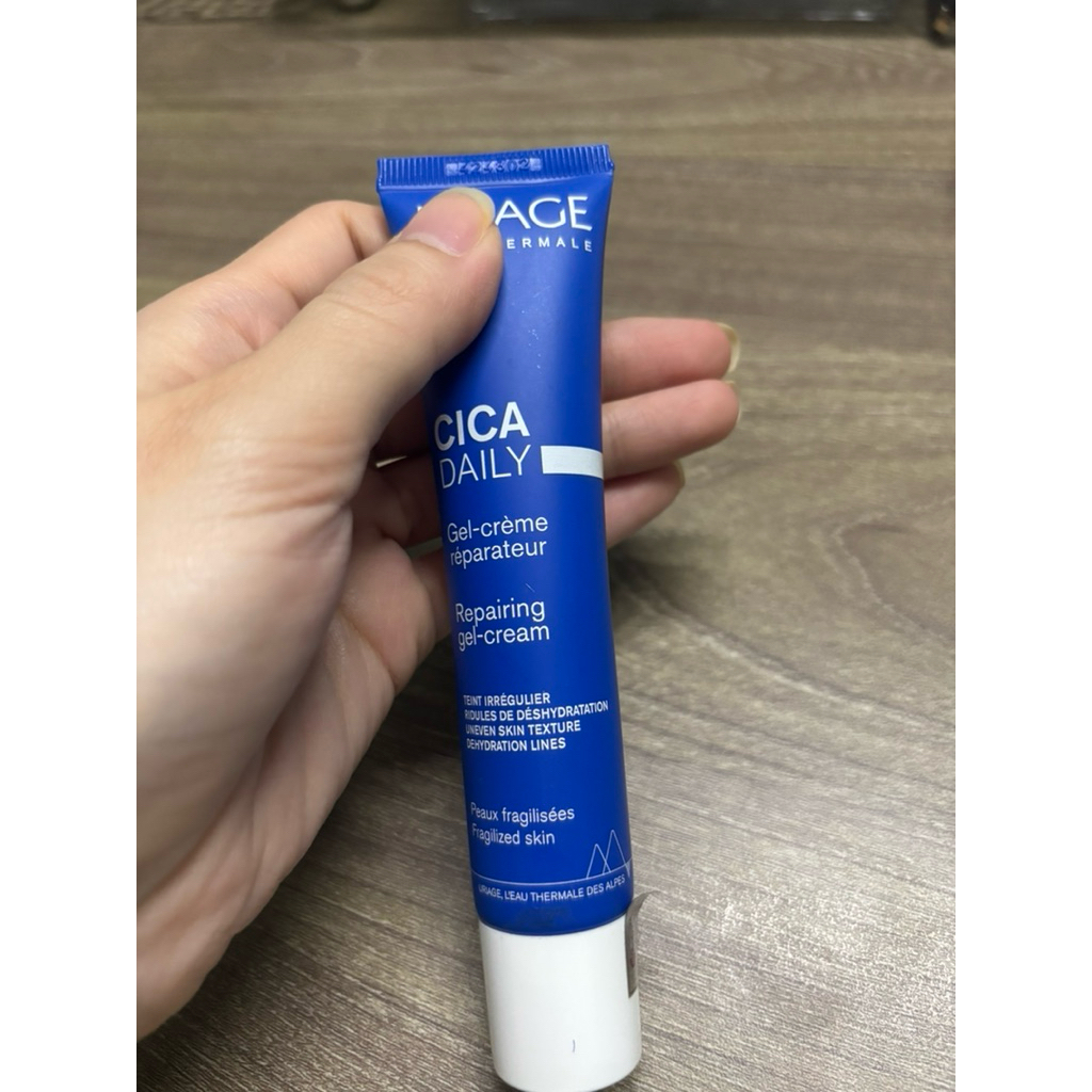 thanh lý kem dưỡng ẩm uriage cica daily date xa