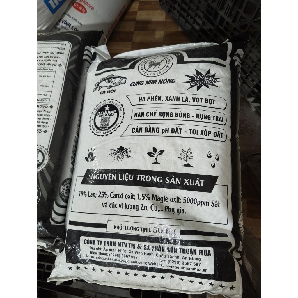 Lân đen Humic viên - Thuận Mùa (chiết lẻ từ bao 50kg)