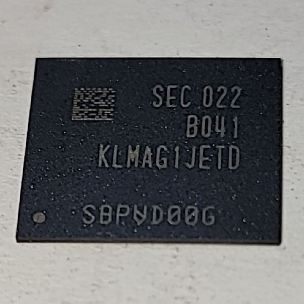 EMMC 16G 5.1 KLMAG1JETD-B041 đã làm sẵn chân.