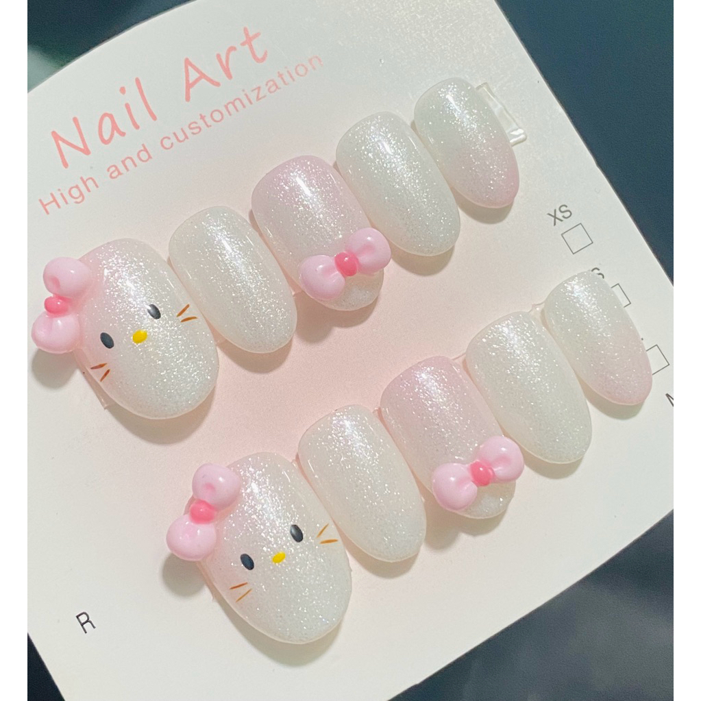 39.Nailbox thiết kế hello kitty nhũ trắng