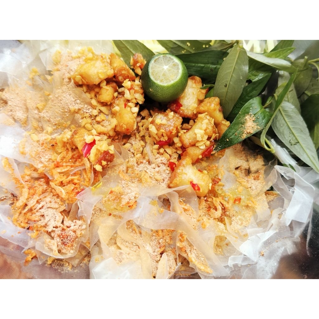 Bánh tráng tỏi phi sate nhà làm