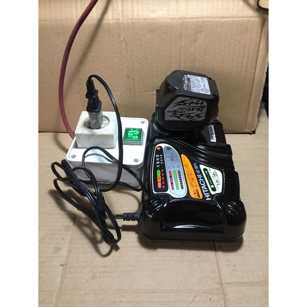 Sạc Hitachi UC 18YL.Sạc Hitachi 7.2V-18V-9A.Sạc pin lion và Niken pin trọt . Điện 100V. Sạc Hitachi 